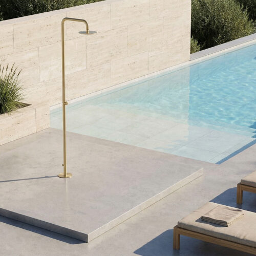 Douche exterieure acier inox 316L finition or PVD avec robinet et fixation sol