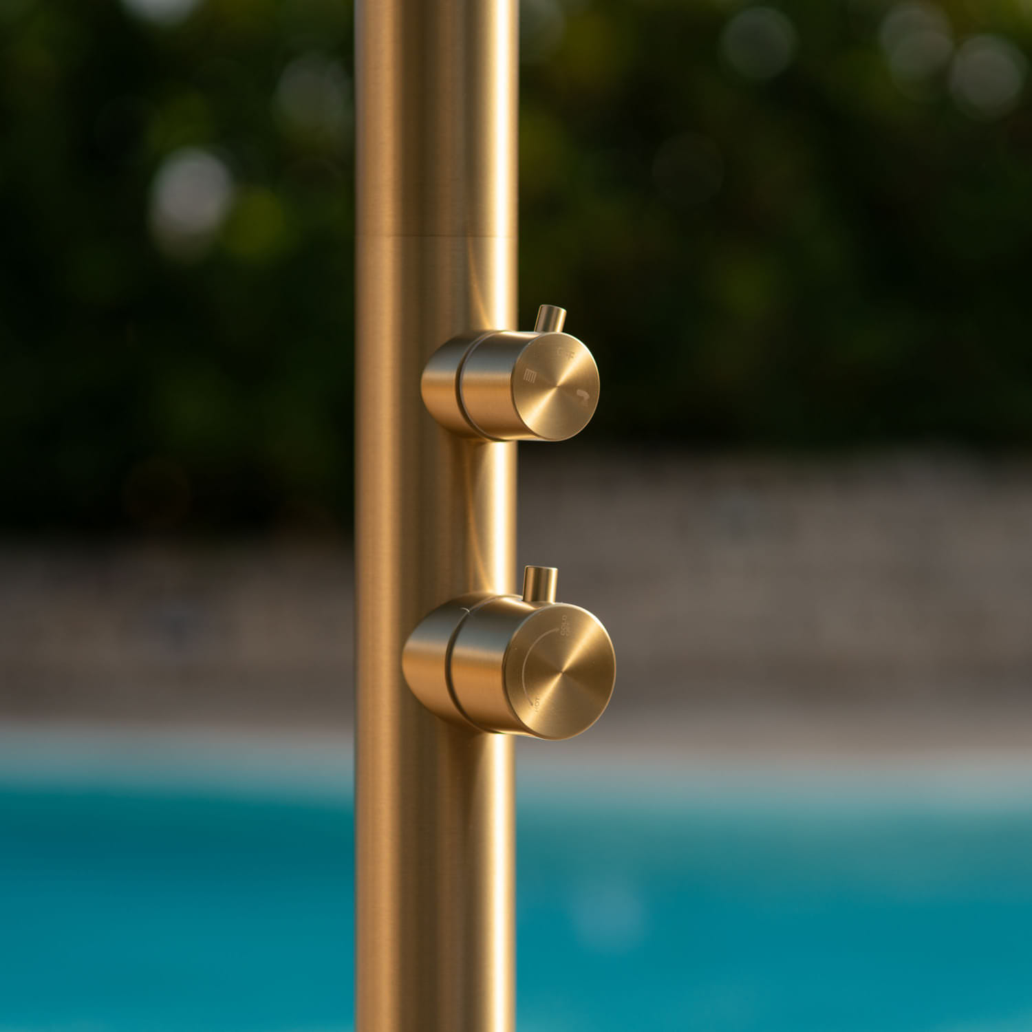 Douche Exterieure a Eau Chaude Et Froide Sined Shower Quartu Oro – Image 5