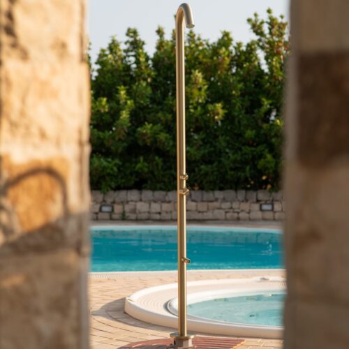 Douche Exterieure a Eau Chaude Et Froide Sined Shower Quartu Oro